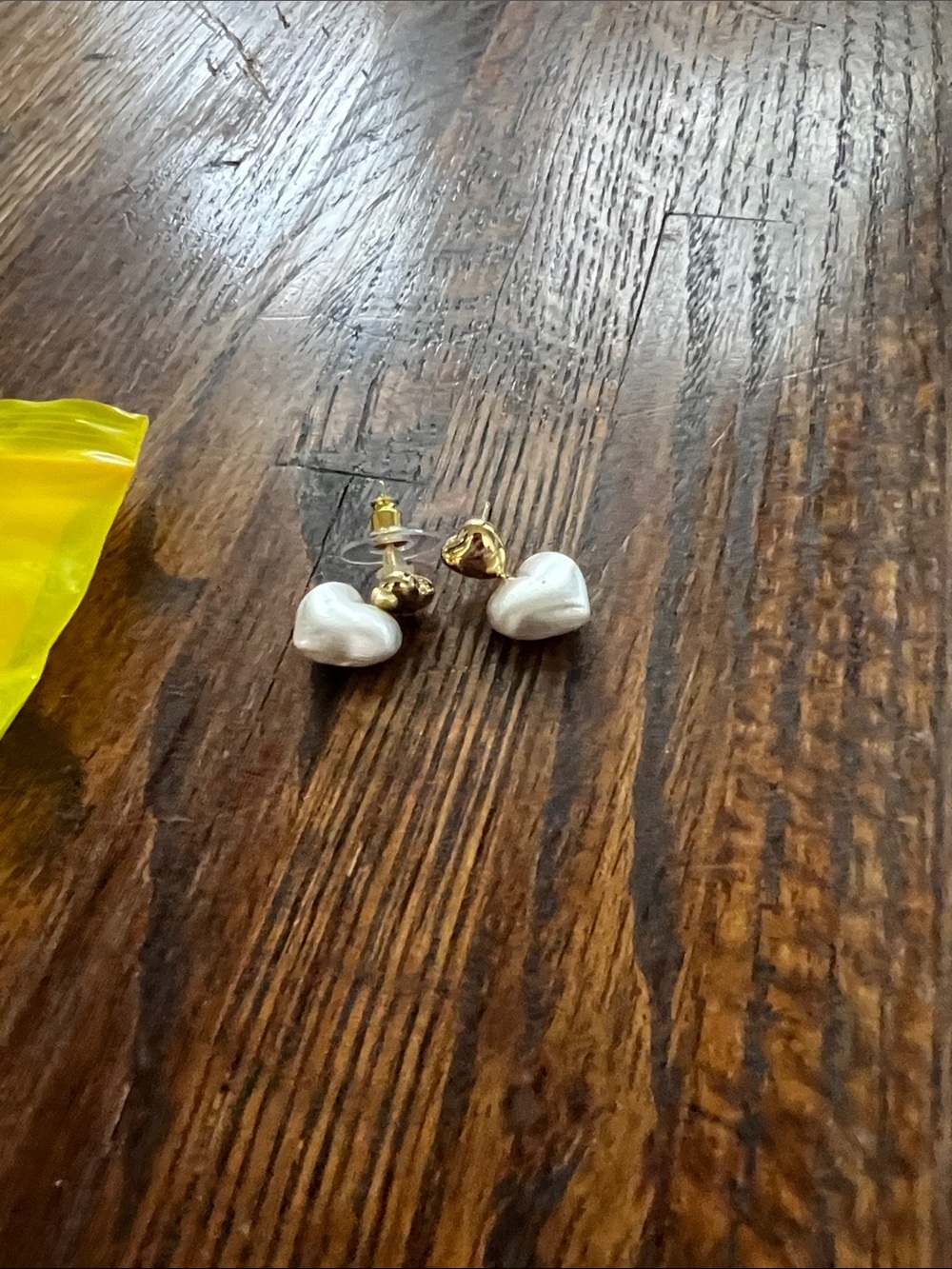 Gold-Plated Heart Pearl Stud Earrings - White